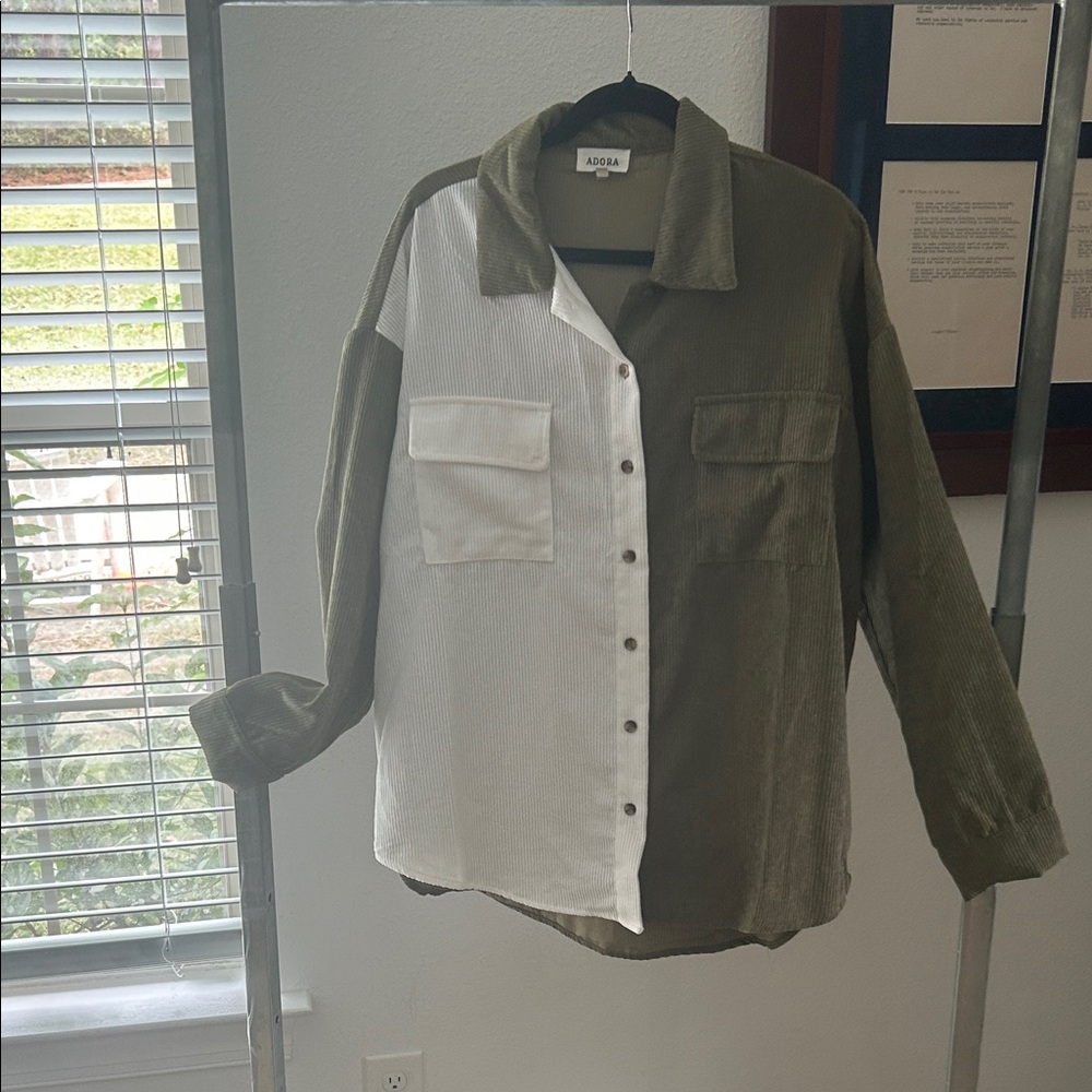 Y2K core Women’s L Olive and White Button-Up Corduroy Shirt